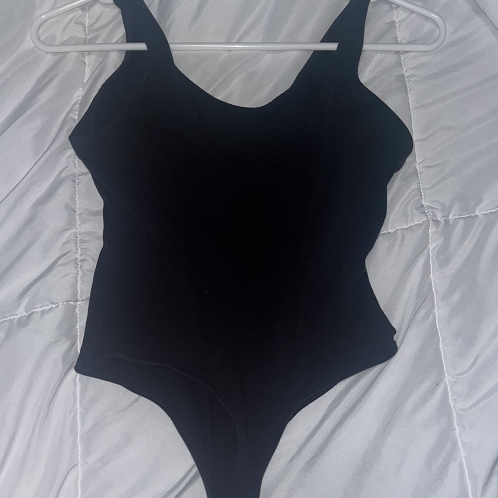 GUESS - Picture 2 of 2